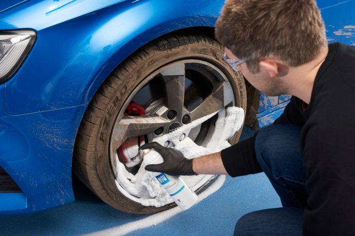 Autoglym Car Wheel Cleaning Mousse 500ml & Professional Wheel Brush Kit